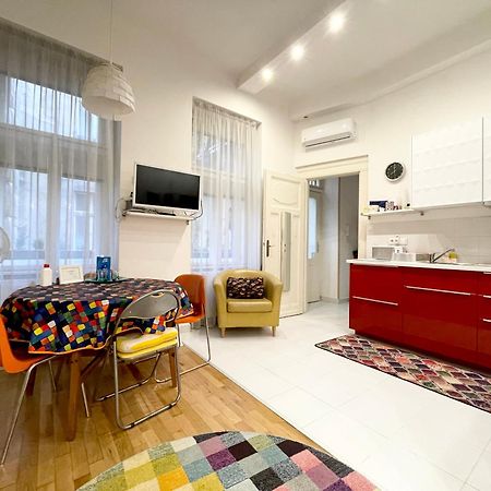 Rainbow Pearl Apartment At St Stephen' S Basilica บูดาเปสต์ ภายนอก รูปภาพ