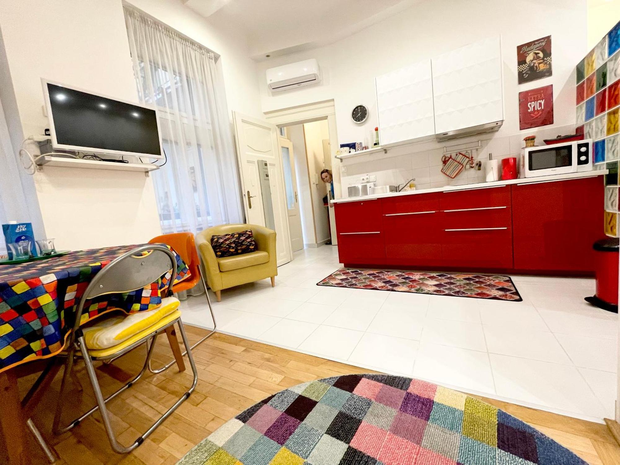 Rainbow Pearl Apartment At St Stephen' S Basilica บูดาเปสต์ ภายนอก รูปภาพ