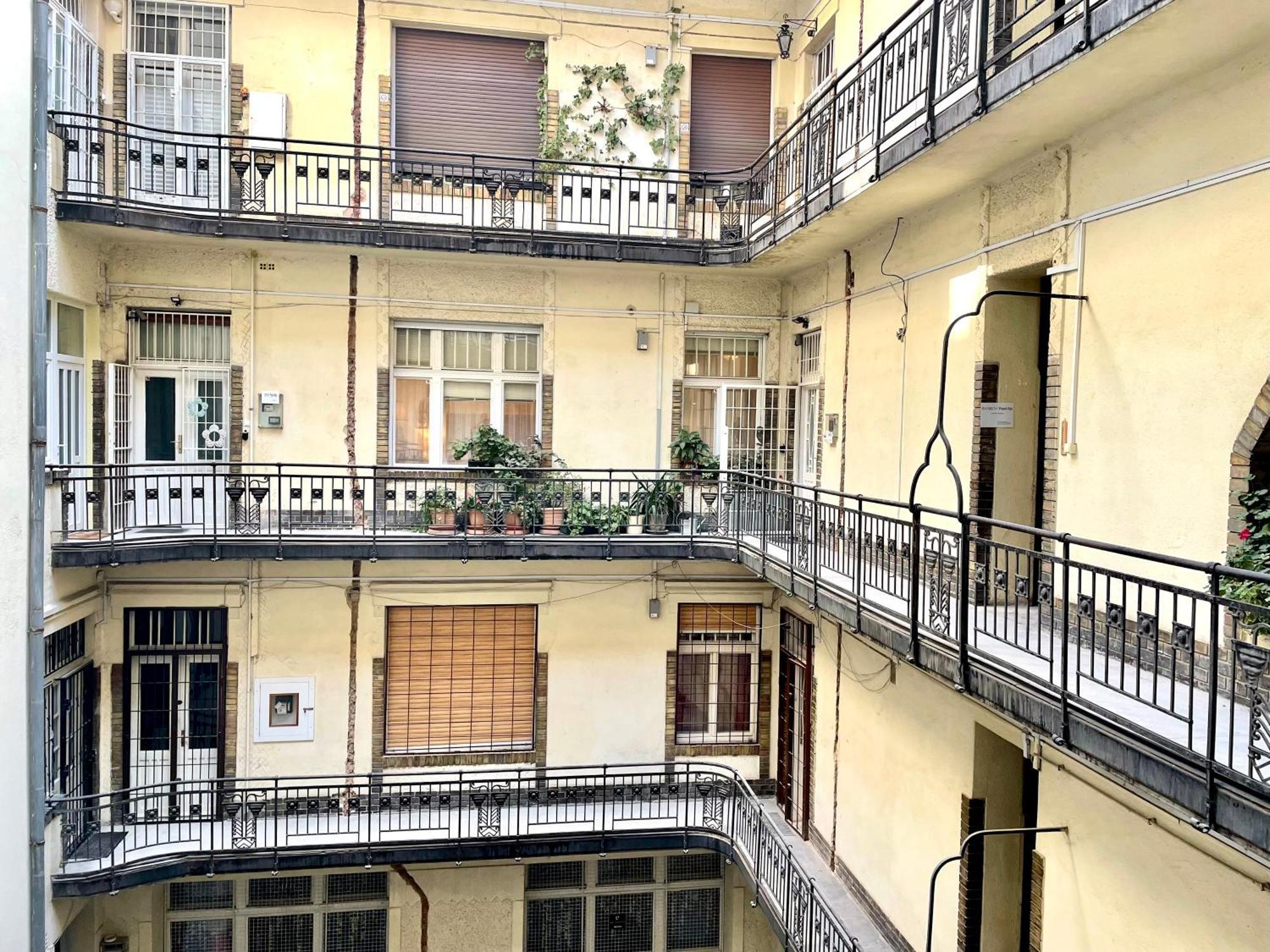 Rainbow Pearl Apartment At St Stephen' S Basilica บูดาเปสต์ ภายนอก รูปภาพ