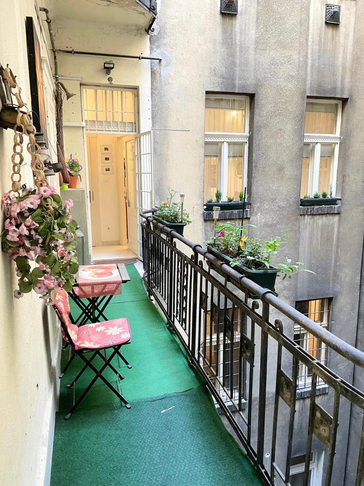 Rainbow Pearl Apartment At St Stephen' S Basilica บูดาเปสต์ ภายนอก รูปภาพ