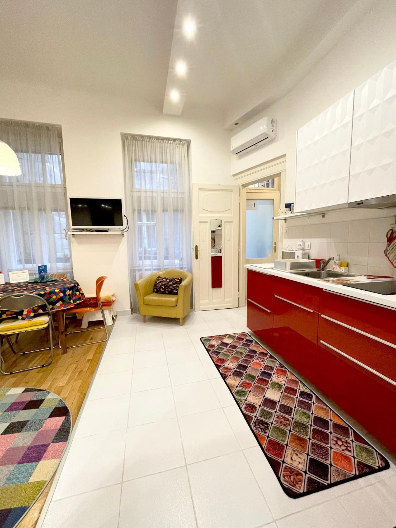 Rainbow Pearl Apartment At St Stephen' S Basilica บูดาเปสต์ ภายนอก รูปภาพ