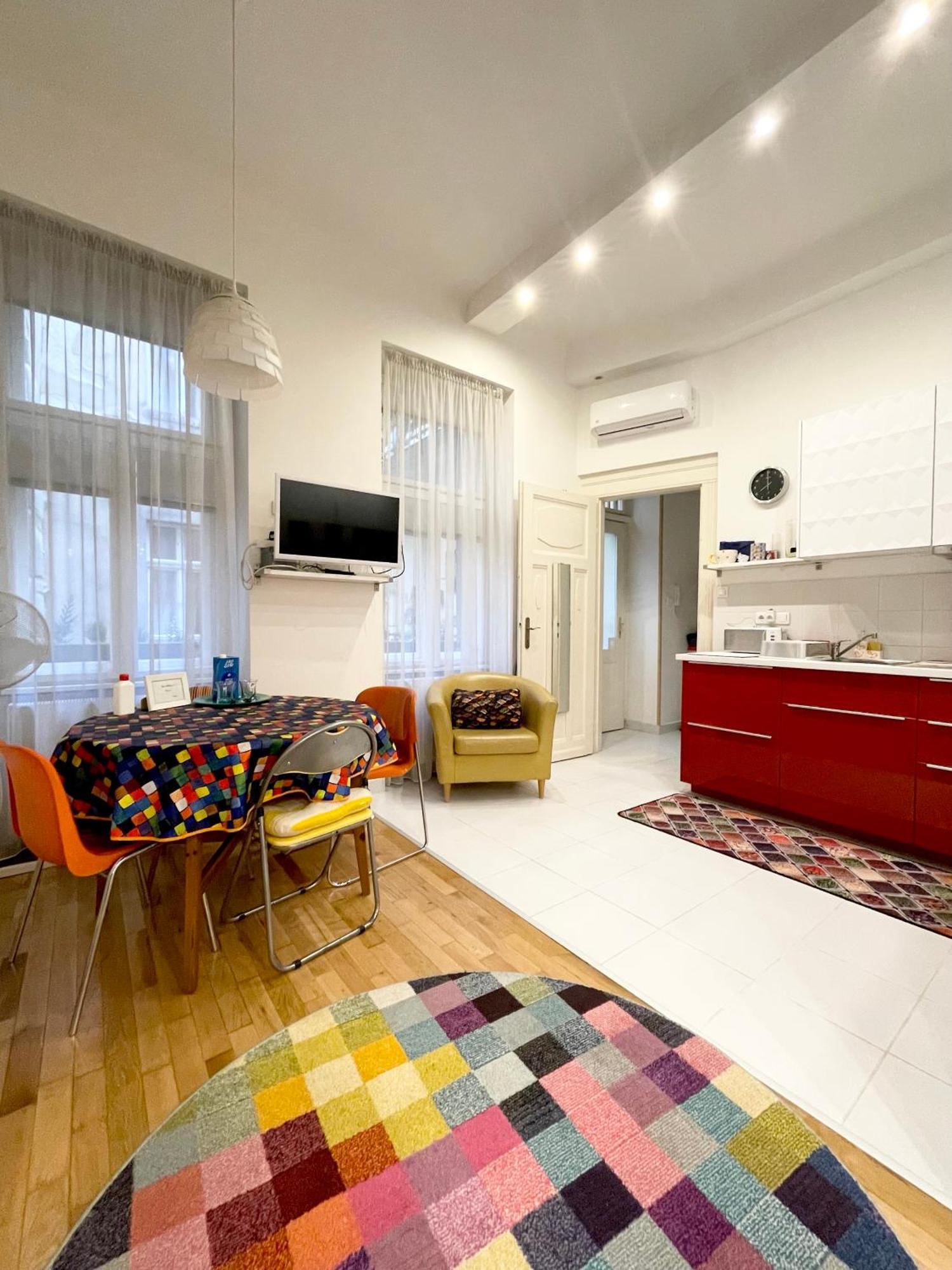 Rainbow Pearl Apartment At St Stephen' S Basilica บูดาเปสต์ ภายนอก รูปภาพ