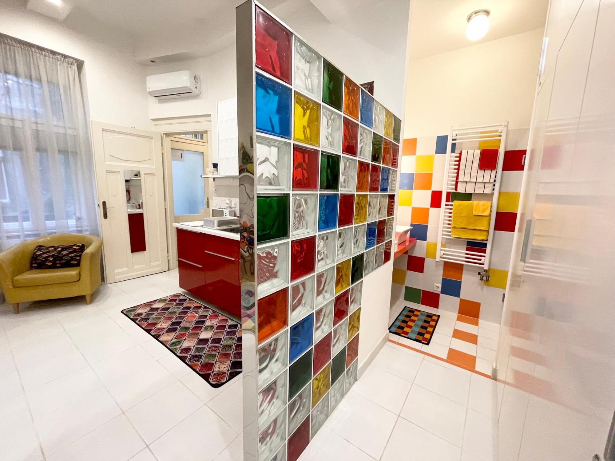 Rainbow Pearl Apartment At St Stephen' S Basilica บูดาเปสต์ ภายนอก รูปภาพ